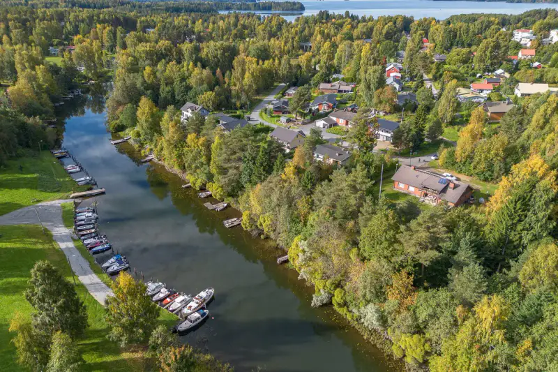 Maison ~223 m² (1970, surélevée années 90) + sauna, 3 400 m² et 40 m de rive sur la Kostianvirta — Onkkaala / Pälkäne — 6