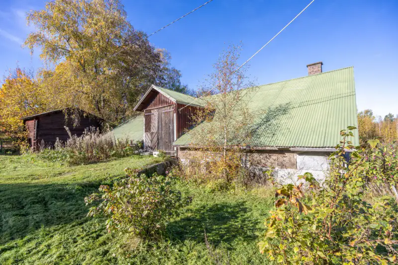 Maison en rondins ~150 m² (1901) + grange et aitta, 1,4 ha et 50 m de rive sur le Mallasvesi — Harhala / Pälkäne — 9