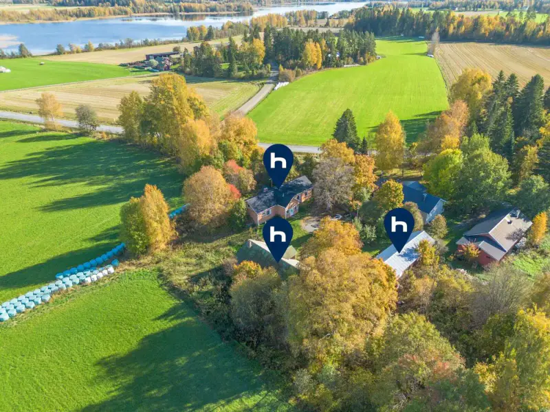 Maison en rondins ~150 m² (1901) + grange et aitta, 1,4 ha et 50 m de rive sur le Mallasvesi — Harhala / Pälkäne — 10
