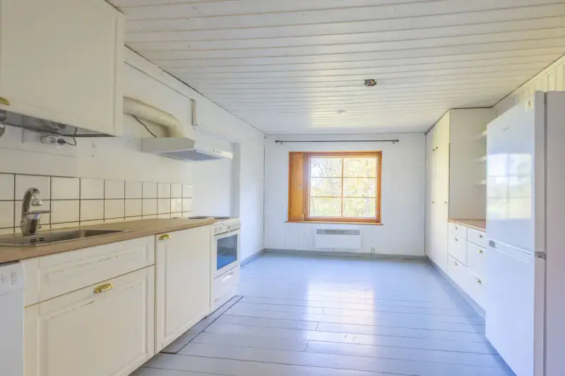 Maison en rondins ~150 m² (1901) + grange et aitta, 1,4 ha et 50 m de rive sur le Mallasvesi — Harhala / Pälkäne — 13
