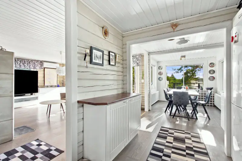 Maison/mökki 93 m² (2013) mer, ~220 m rive, 18 730 m² presqu’île — Kirjala / Parainen — 17