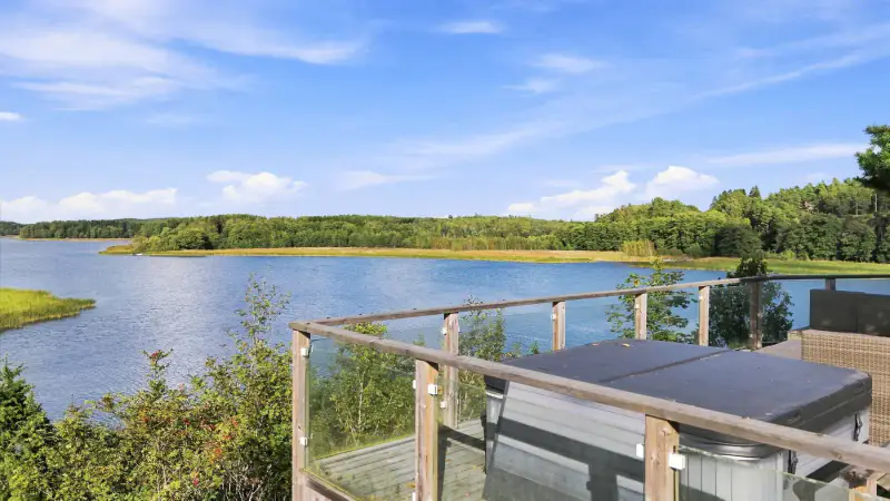 Maison/mökki 93 m² (2013) mer, ~220 m rive, 18 730 m² presqu’île — Kirjala / Parainen — 2