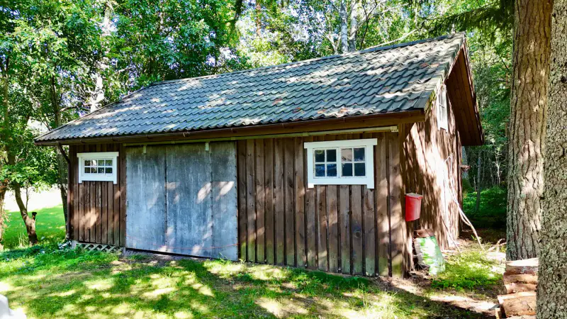 Hirsimökki ~46 m² (1990) + talousrakennus et rantasauna, 10 320 m² et ~110 m de rive privée Västersundet — Träsk / Houtskari / Parainen — 15