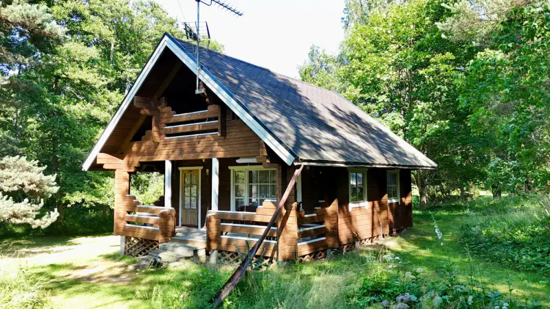 Hirsimökki ~46 m² (1990) + talousrakennus et rantasauna, 10 320 m² et ~110 m de rive privée Västersundet — Träsk / Houtskari / Parainen — 4