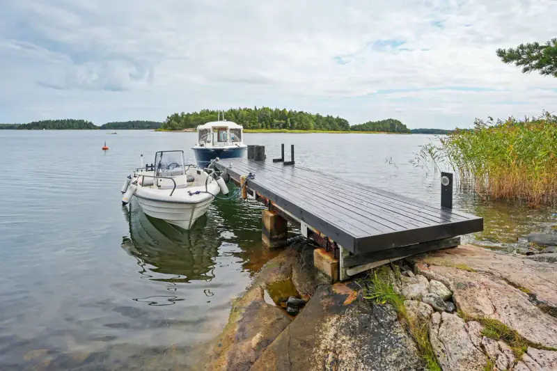Ensemble Homanholma ~36 m² + sauna 2026, 270 m rive, 1,1 ha — Houtskari — 2