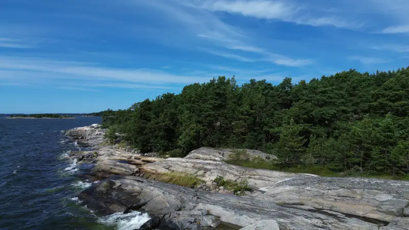 Demi-île ~3,65 ha + cabane 16 m² (1994) + sauna, mer — Brännlandet / Nauvo — 10