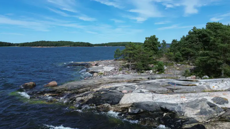 Demi-île ~3,65 ha + cabane 16 m² (1994) + sauna, mer — Brännlandet / Nauvo — 11