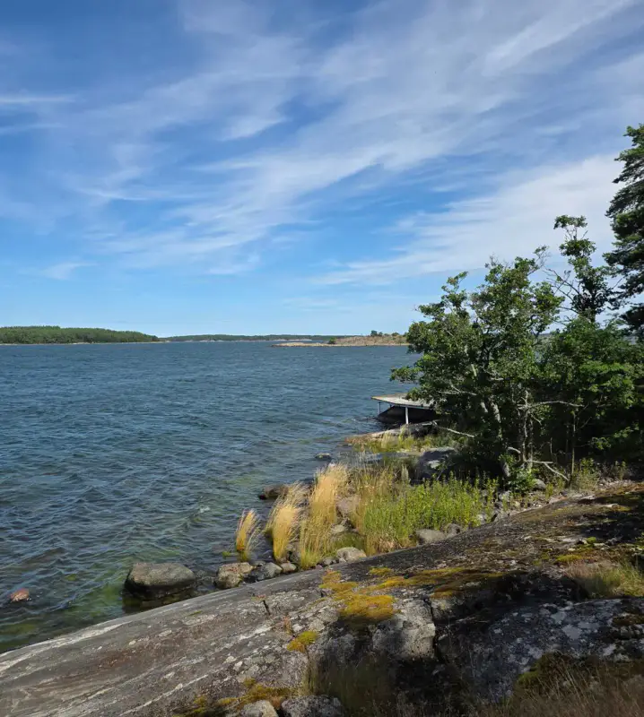 Demi-île ~3,65 ha + cabane 16 m² (1994) + sauna, mer — Brännlandet / Nauvo — 16