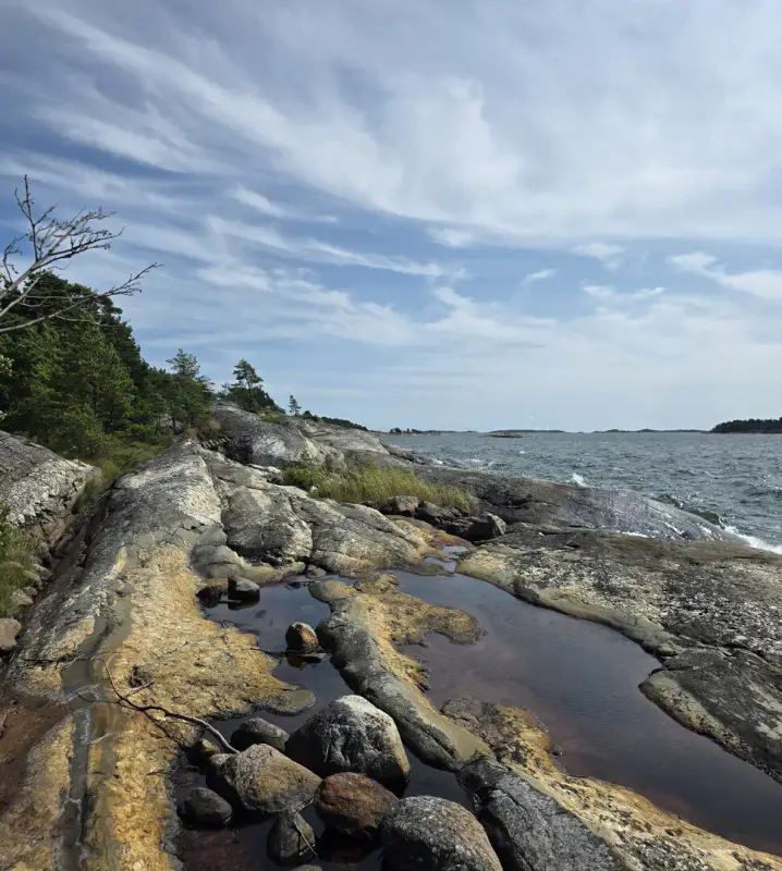 Demi-île ~3,65 ha + cabane 16 m² (1994) + sauna, mer — Brännlandet / Nauvo — 15