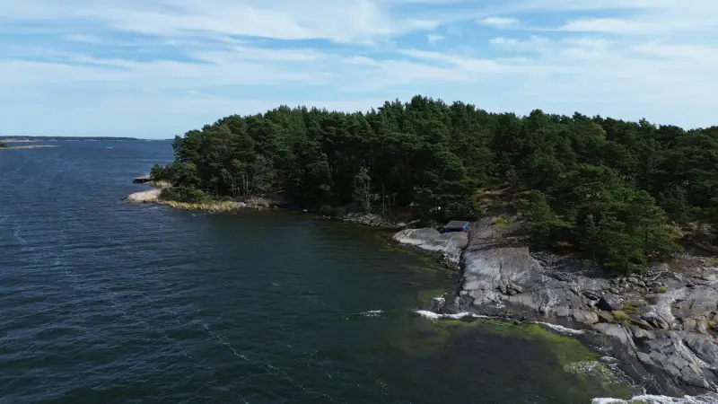 Demi-île ~3,65 ha + cabane 16 m² (1994) + sauna, mer — Brännlandet / Nauvo — 9