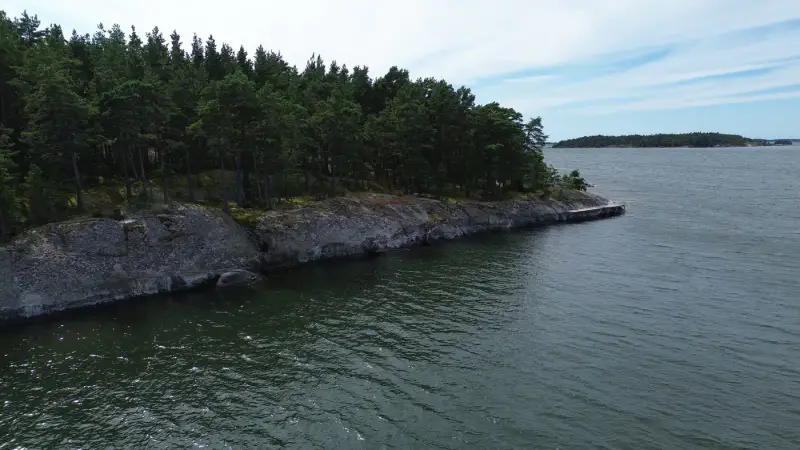 Demi-île ~3,65 ha + cabane 16 m² (1994) + sauna, mer — Brännlandet / Nauvo — 18