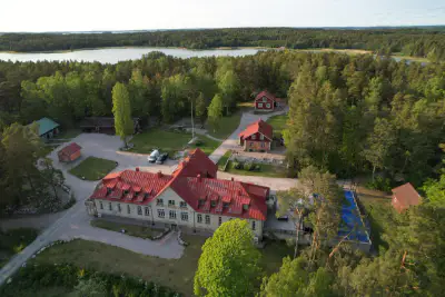 Auberge de 30 chambres avec pizzeria dans l'archipel, Nauvo — 1