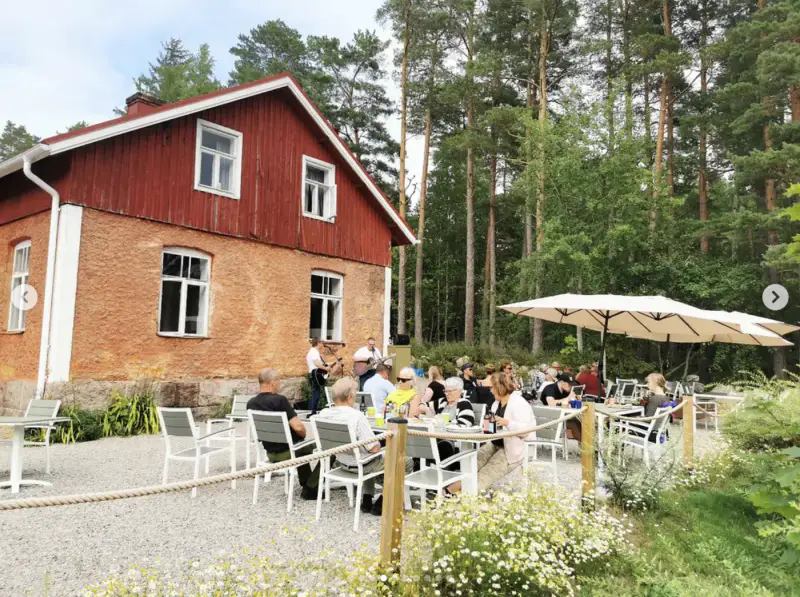Auberge de 30 chambres avec pizzeria dans l'archipel, Nauvo — 2