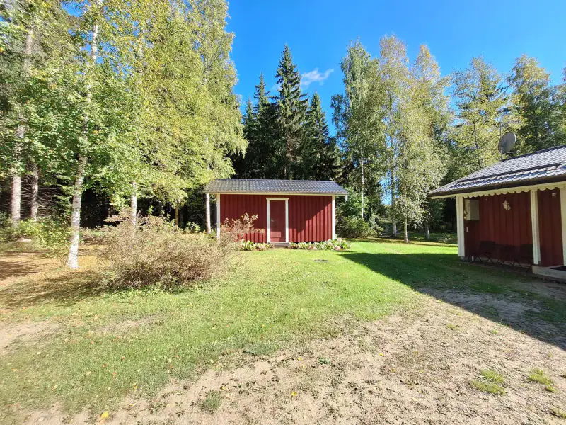 Mökki hivernal 1995 + rantasauna 1992, Simpelejärvi / Hassonlahti, 10 950 m² — Särkisalmi — 1