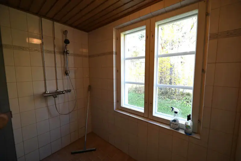Maison bois ~100 m² (1991) + rantasauna 2018, 15 934 m², rive privée — Pello — 17