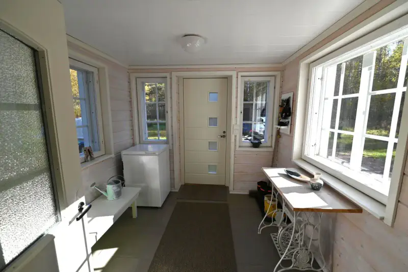 Maison bois ~100 m² (1991) + rantasauna 2018, 15 934 m², rive privée — Pello — 2