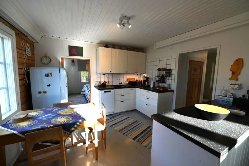 Maison bois ~100 m² (1991) + rantasauna 2018, 15 934 m², rive privée — Pello — 10