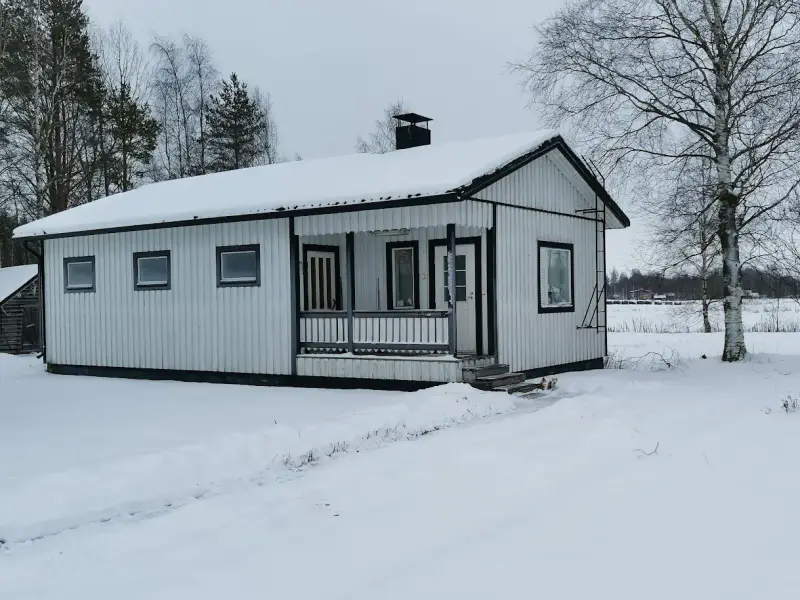 Maison ~79 m² (1973) + sauna bois, ~6 524 m² (~75 m rive), rivière — Oksakoski / Perho — 17