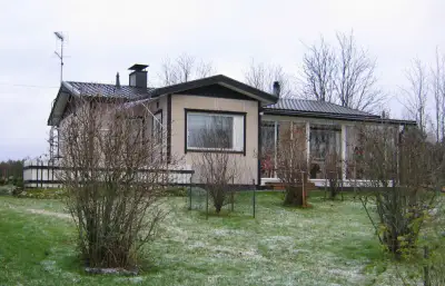 Maison ~79 m² (1973) + sauna bois, ~6 524 m² (~75 m rive), rivière — Oksakoski / Perho — 1