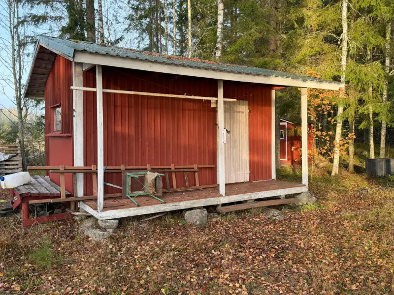 Mökki hirsi ~25 m² (1985) + sauna 1996, 2 000 m² et ~40 m de rive — Pieni-Kaislanen / Pieksämäki — 6