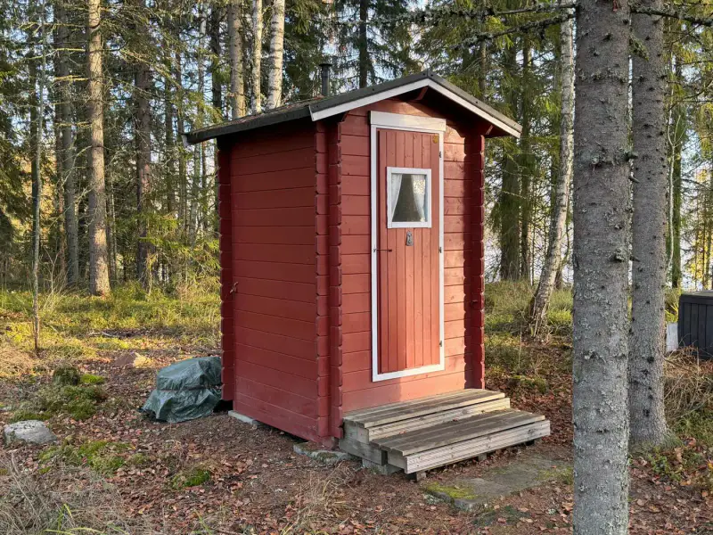 Mökki hirsi ~25 m² (1985) + sauna 1996, 2 000 m² et ~40 m de rive — Pieni-Kaislanen / Pieksämäki — 8
