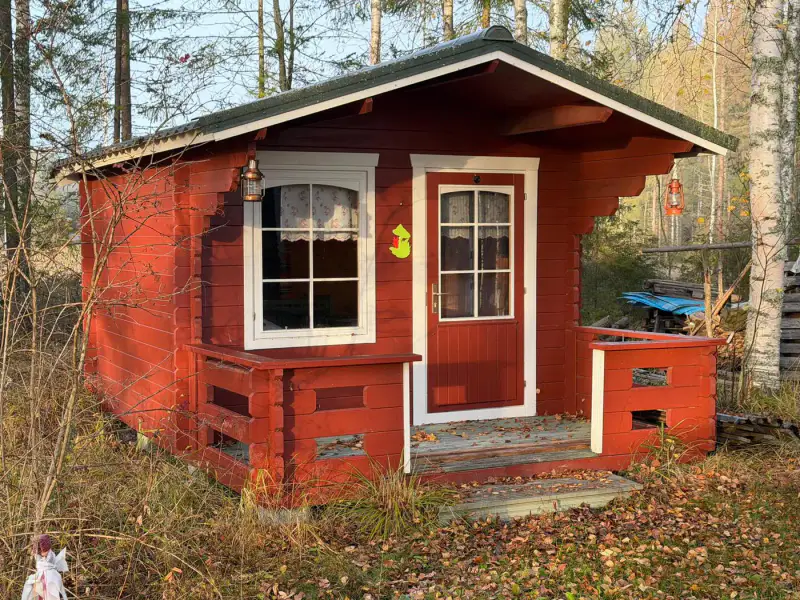 Mökki hirsi ~25 m² (1985) + sauna 1996, 2 000 m² et ~40 m de rive — Pieni-Kaislanen / Pieksämäki — 7