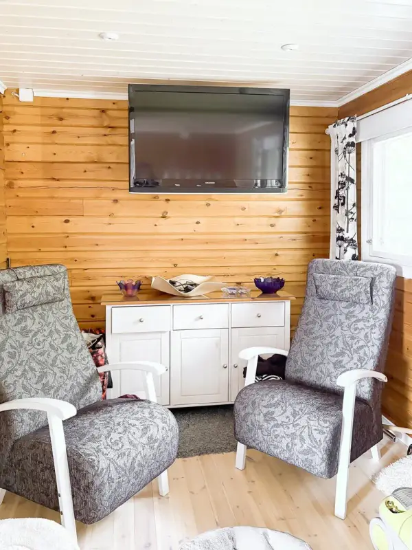Chalet rénové, 40 m², rive privée Pyhitty, 2 200 m² — Pieksämäki — 8