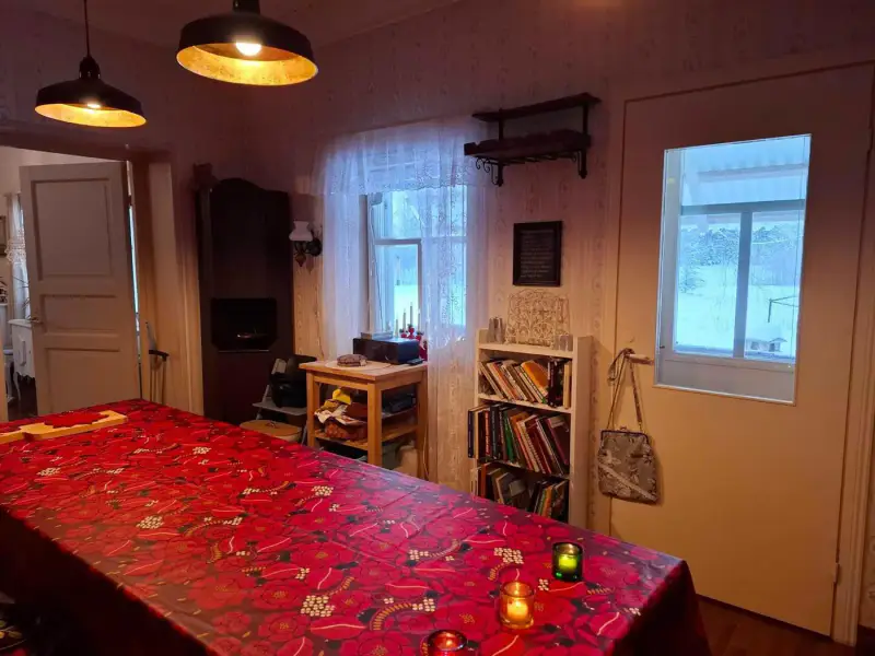 Maison madriers ronds ~180 m² (1989) + sauna, ~1,5 ha, ~100–110 m Syvänsi — Tihusniemi / Pieksämäki — 12