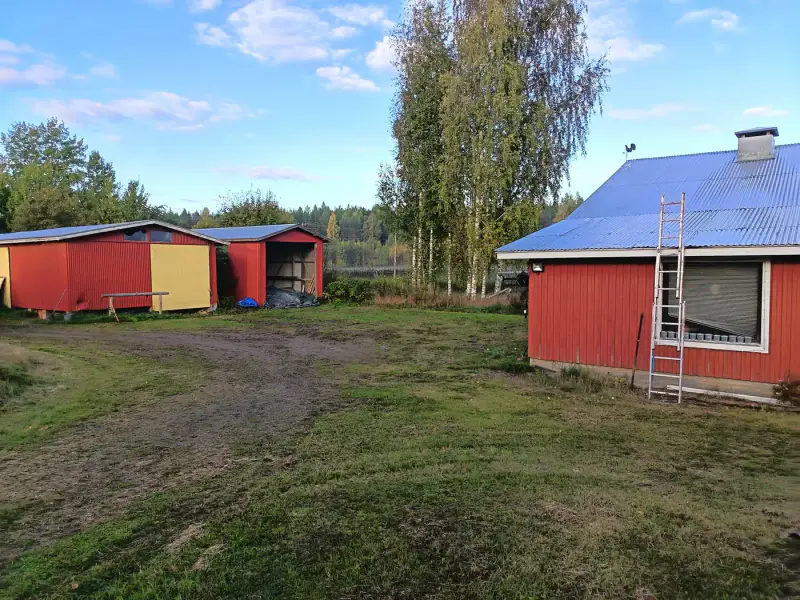 Maison funkis ~140 m² (1937) + écurie, 8,2 ha (~350 m rive), Suontee — Jäppilä / Pieksämäki — 18