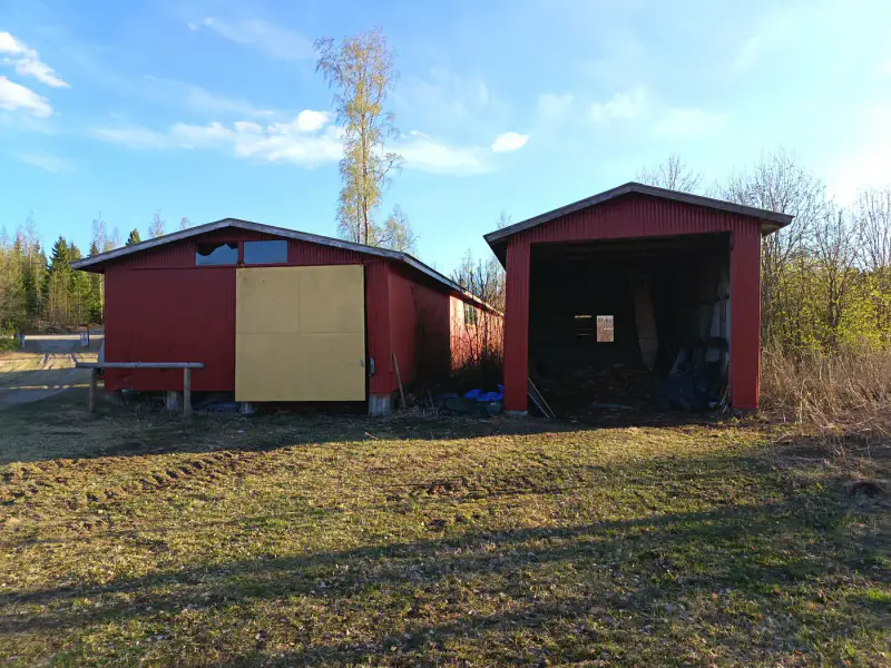 Maison funkis ~140 m² (1937) + écurie, 8,2 ha (~350 m rive), Suontee — Jäppilä / Pieksämäki — 17