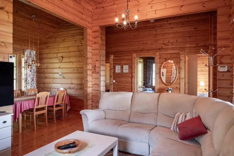 Villa bois ~69 m² + sauna Nestori ~35 m² (2000), 1 580 m² — Itäinen Lammassaari / Pietarsaari — 10