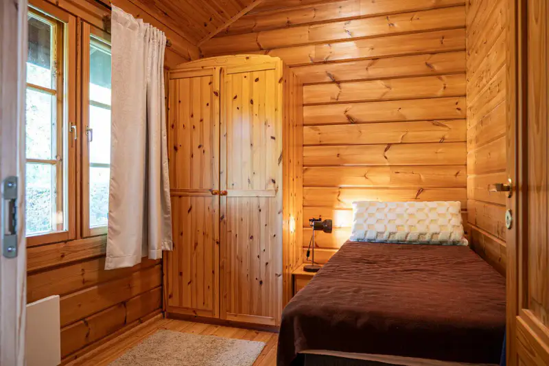 Villa bois ~69 m² + sauna Nestori ~35 m² (2000), 1 580 m² — Itäinen Lammassaari / Pietarsaari — 15