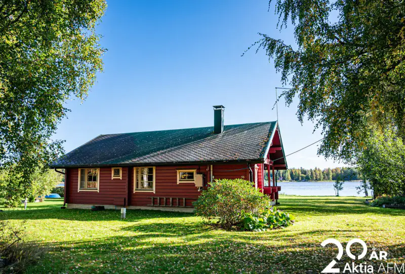 Villa bois ~69 m² + sauna Nestori ~35 m² (2000), 1 580 m² — Itäinen Lammassaari / Pietarsaari — 18