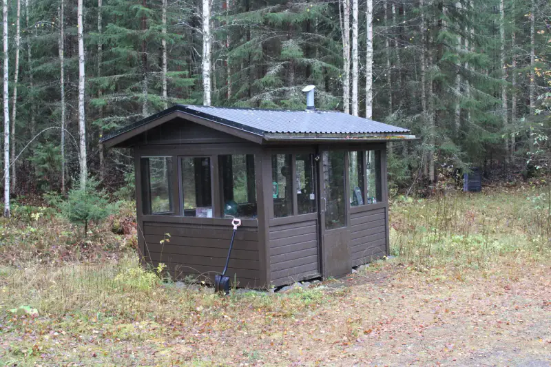 Chalet-sauna moderne (20 m², 2010), 5 384 m² et 64 m de rive privée sur le Ylä-Säyneinen — Polvijärvi, 24 km de Joensuu — 8