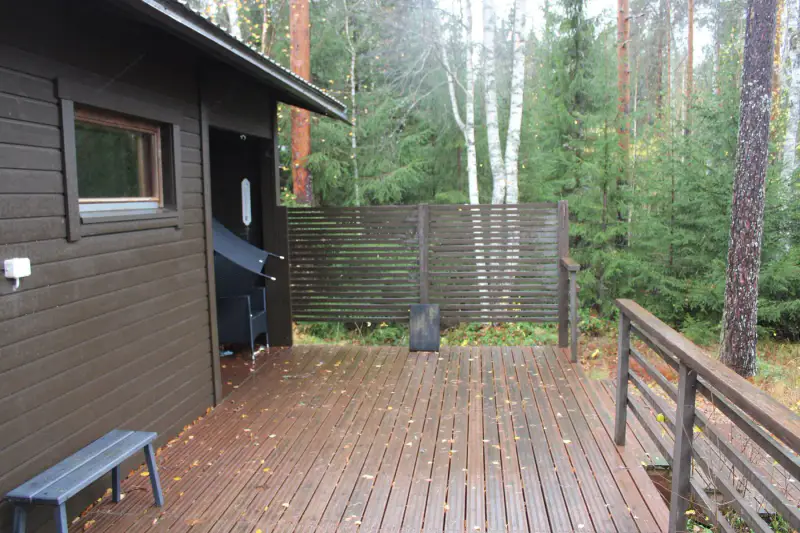 Chalet-sauna moderne (20 m², 2010), 5 384 m² et 64 m de rive privée sur le Ylä-Säyneinen — Polvijärvi, 24 km de Joensuu — 5