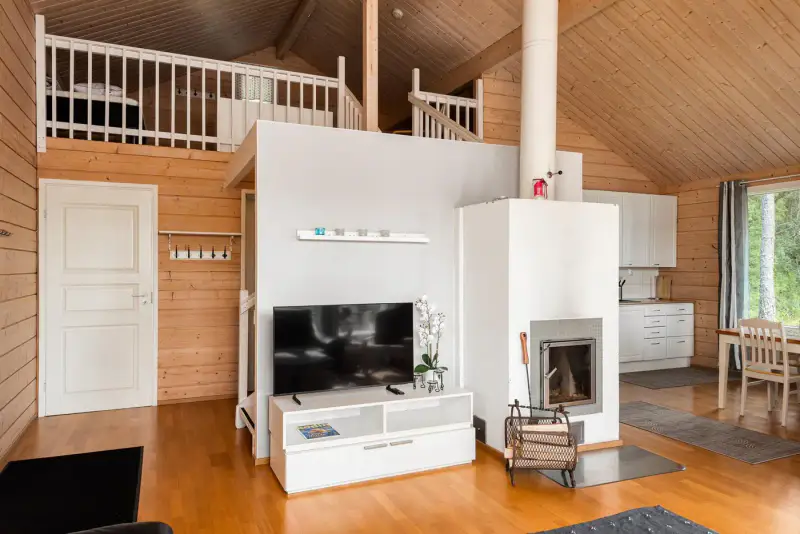 Mökki ~80 m² (2015) + bâtiment sauna et palju, 4 319 m² sur le Lampinjärvi — Ahlainen / Pori — 2