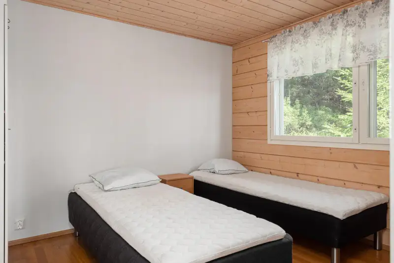 Mökki ~80 m² (2015) + bâtiment sauna et palju, 4 319 m² sur le Lampinjärvi — Ahlainen / Pori — 8