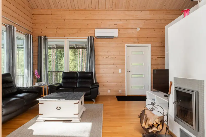 Mökki ~80 m² (2015) + bâtiment sauna et palju, 4 319 m² sur le Lampinjärvi — Ahlainen / Pori — 4
