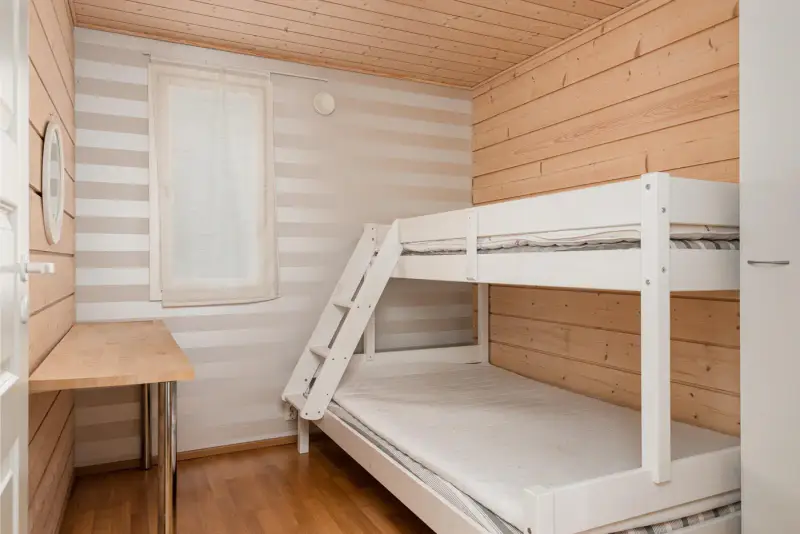 Mökki ~80 m² (2015) + bâtiment sauna et palju, 4 319 m² sur le Lampinjärvi — Ahlainen / Pori — 7