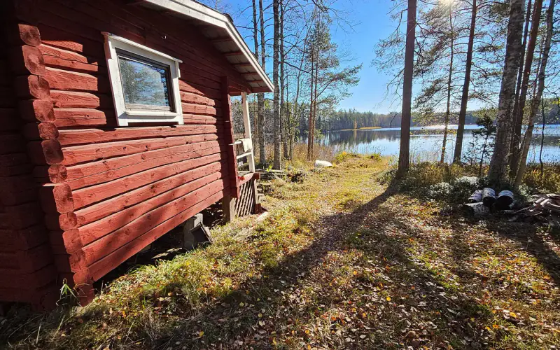 Petit hirsimökki ~15 m² à rénover + sauna, 5 156 m² et ~55 m de rive privée Mammonen — Miettula / Puumala — 5