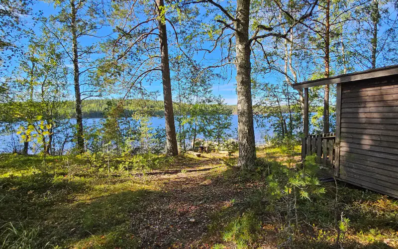 Terrain de loisirs constructible de 1,45 ha avec ~50 m de rive privée ouest sur le Saimaa (250 m² à bâtir) — Puumala — 2