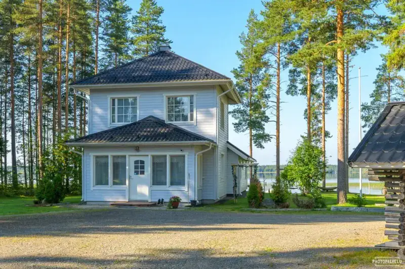 Villa Suvilahti ~152 m² (2016) + sauna bois, plage sable Parkkimajärvi, 6 240 m² — Parkkima — 2