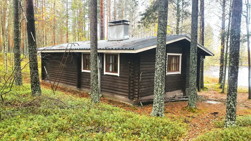 Hirsimökki Honka ~43 m² (1973) + rantasauna et savusauna, 3 610 m² et ~70 m de rive privée Pyhäselkä — Nieminen / Rääkkylä — 6