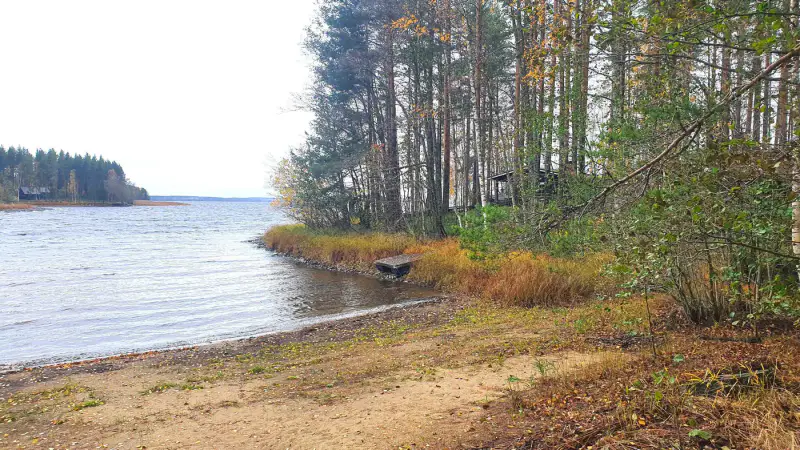 Hirsimökki Honka ~43 m² (1973) + rantasauna et savusauna, 3 610 m² et ~70 m de rive privée Pyhäselkä — Nieminen / Rääkkylä — 3