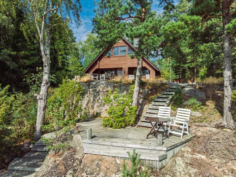 Mökki en rondins ~50 m² (1972) + sauna de rive, île de Svedjeholmen, 7 500 m² et rive mer privée, accès en bateau — Tammisaari / Raasepori — 6