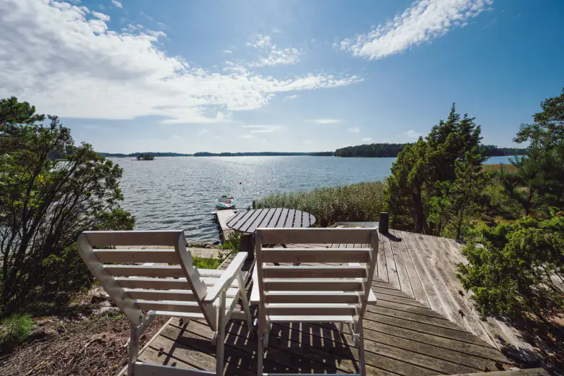 Mökki en rondins ~50 m² (1972) + sauna de rive, île de Svedjeholmen, 7 500 m² et rive mer privée, accès en bateau — Tammisaari / Raasepori — 12