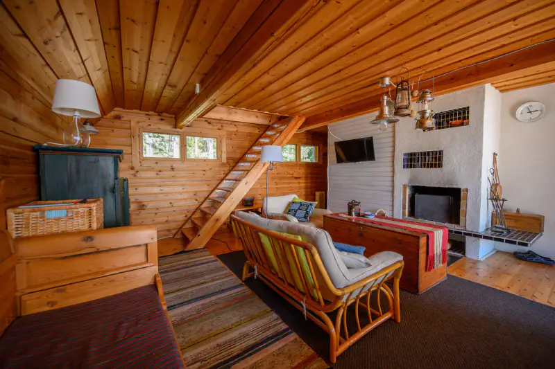 Mökki en rondins ~50 m² (1972) + sauna de rive, île de Svedjeholmen, 7 500 m² et rive mer privée, accès en bateau — Tammisaari / Raasepori — 17