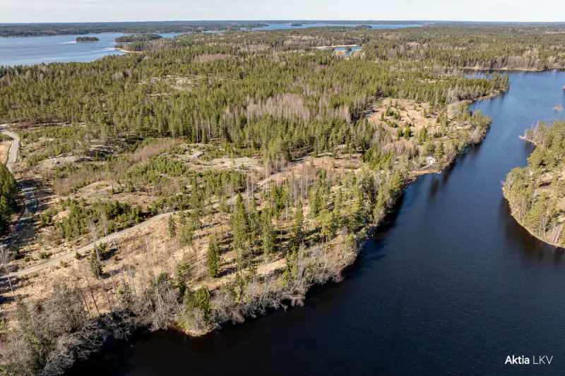 Domaine forêt et rive 12,86 ha, 440 m sur le Långträsket + bâtiment-sauna 18 m² (1992) — Kårböle, Bromarv / Raasepori — 7