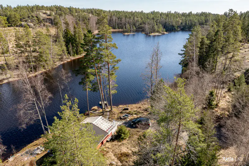 Domaine forêt et rive 12,86 ha, 440 m sur le Långträsket + bâtiment-sauna 18 m² (1992) — Kårböle, Bromarv / Raasepori — 15