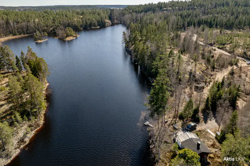 Domaine forêt et rive 12,86 ha, 440 m sur le Långträsket + bâtiment-sauna 18 m² (1992) — Kårböle, Bromarv / Raasepori — 12